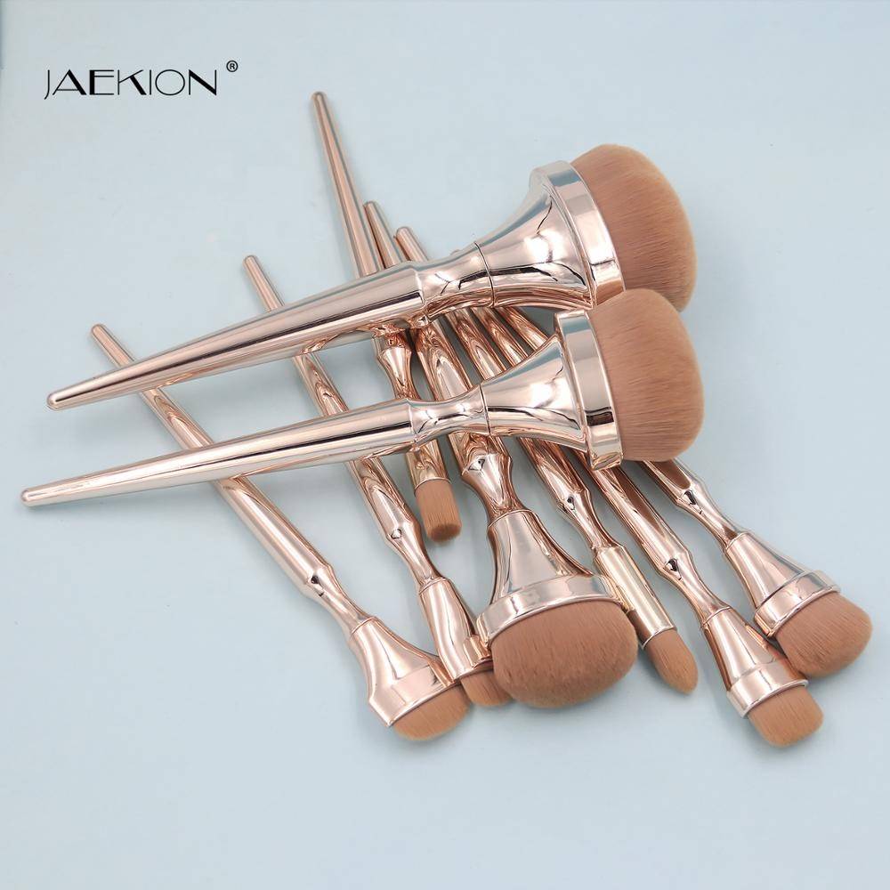 OEM 2019 New Styles 9 pcs Gold Handle Cute Faced Smudge Foundation Brush Kit For Liquid Powder Cosmetic Makeup Brushes Girl